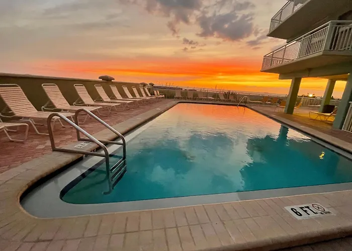Apartahotel Beachfront Condo, Direct Access To Sugar Beach, Heated Pool And Balcony Views