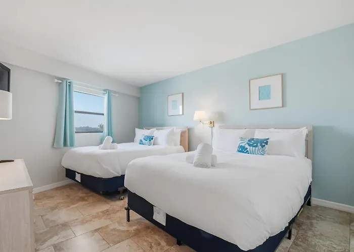 Apartahotel Beachfront Condo, Direct Access To Sugar Beach, Heated Pool And Balcony Views