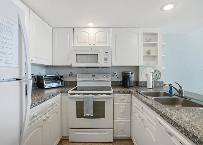 Beachfront Condo, Direct Access To Sugar Beach, Heated Pool And Balcony Views *