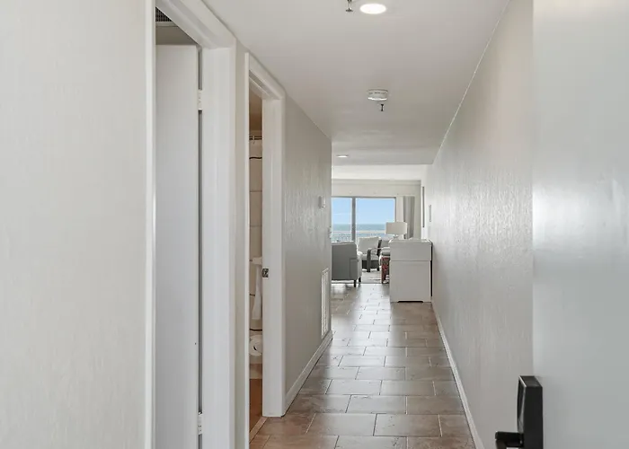 Beachfront Condo, Direct Access To Sugar Beach, Heated Pool And Balcony Views