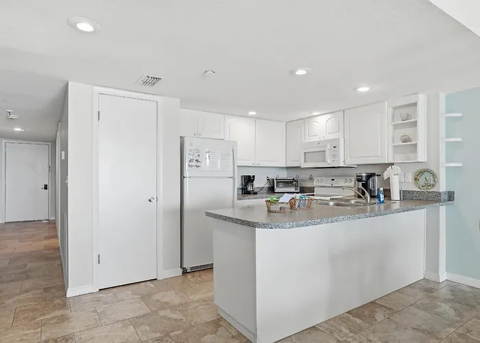 Beachfront Condo, Direct Access To Sugar Beach, Heated Pool And Balcony Views Apartahotel *