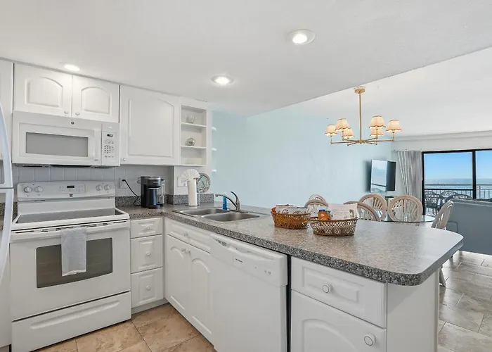 Beachfront Condo, Direct Access To Sugar Beach, Heated Pool And Balcony Views Apartahotel *